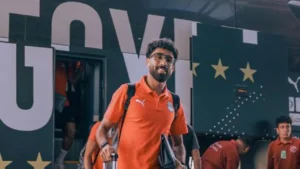 مروان عطية يدرس عروضًا خليجية بأربعة أضعاف راتبه الحالي واتجاهه المحتمل للخروج من الأهلي